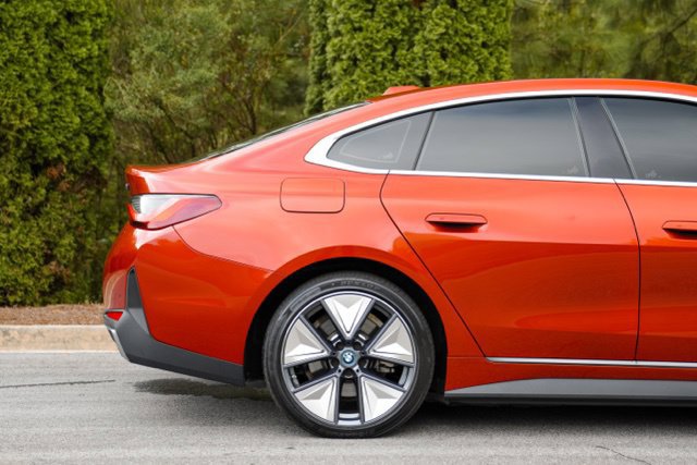 Used 2023 BMW i4 eDrive40 w/ Premium Package RWD image 9