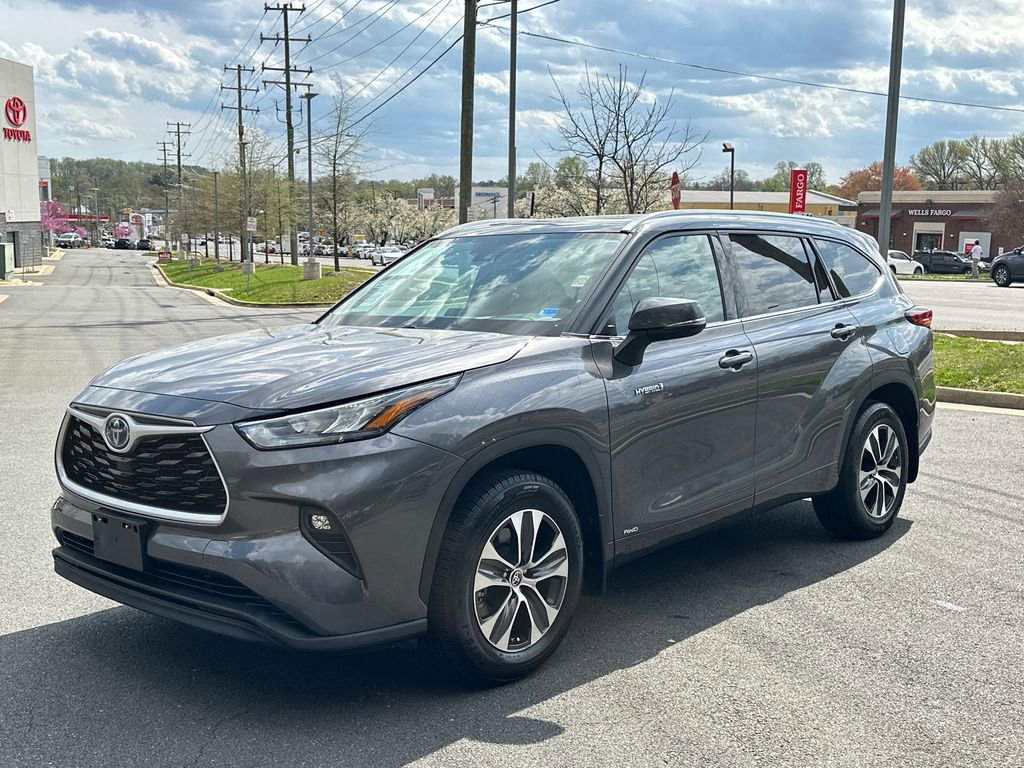 Used 2020 Toyota Highlander XLE image 2