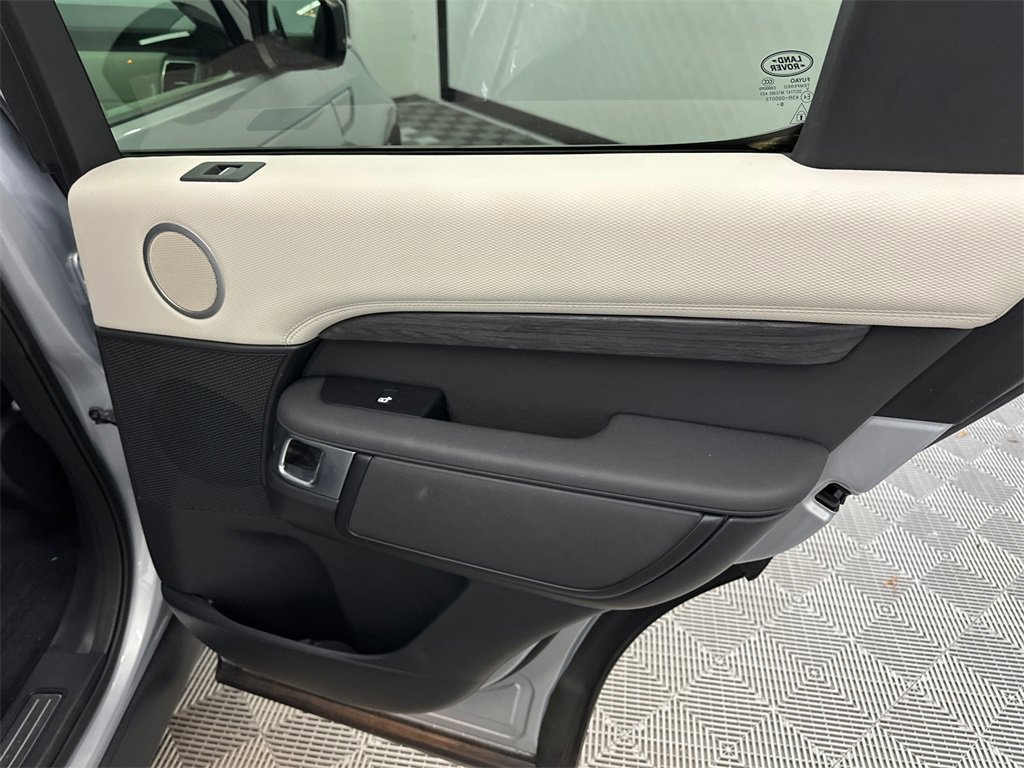Used 2022 Land Rover Discovery S R-Dynamic image 18