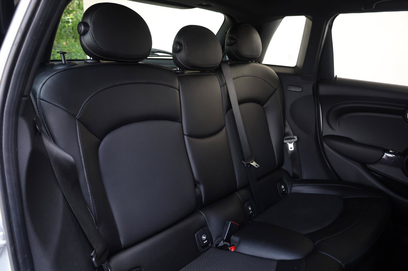 Used 2015 MINI Cooper 4-Door Hardtop FWD image 24