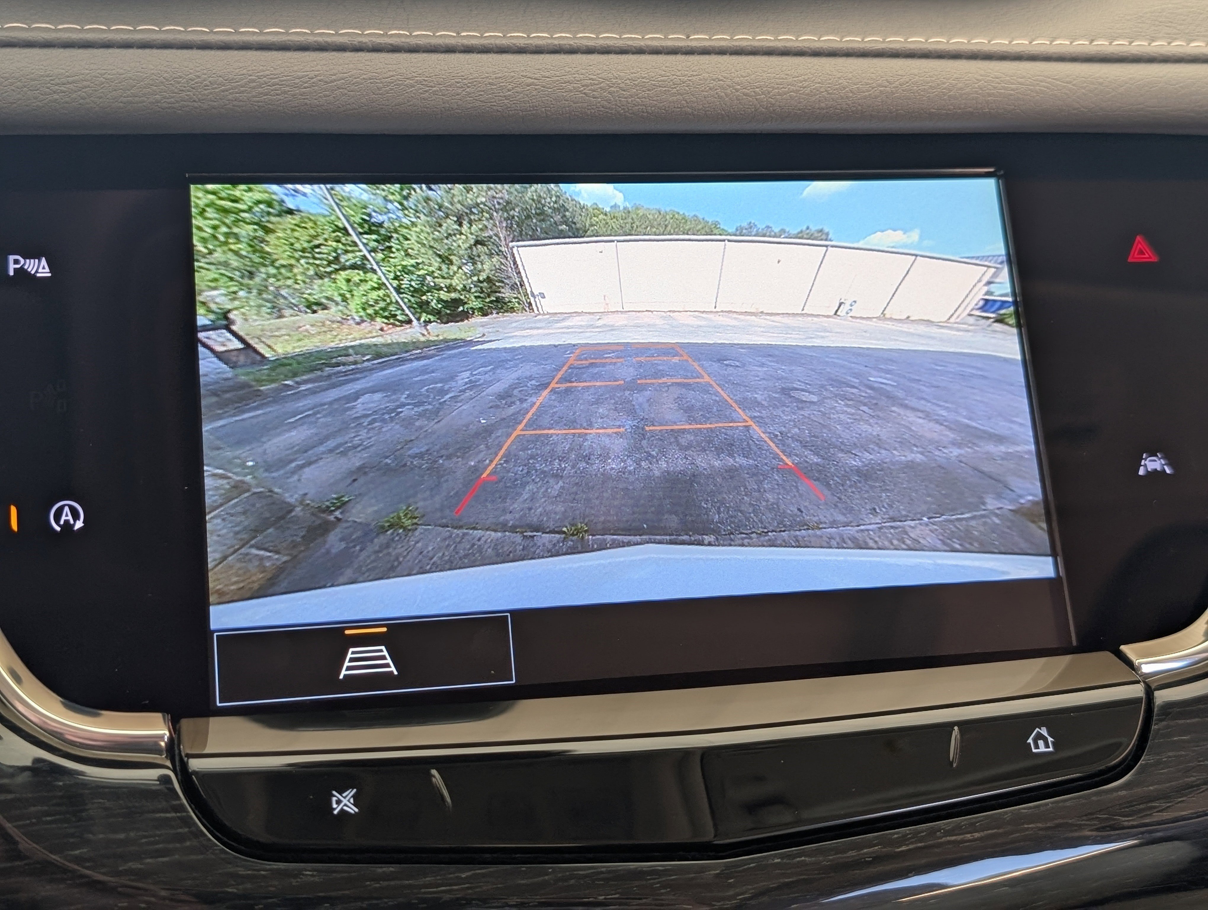 Used 2025 Cadillac XT6 Premium Luxury FWD image 27