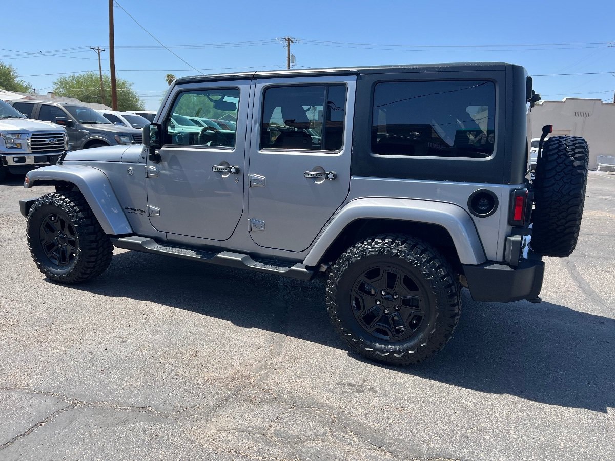Used 2018 Jeep Wrangler Unlimited Sahara w/ Connectivity Group AWD/4WD image 8