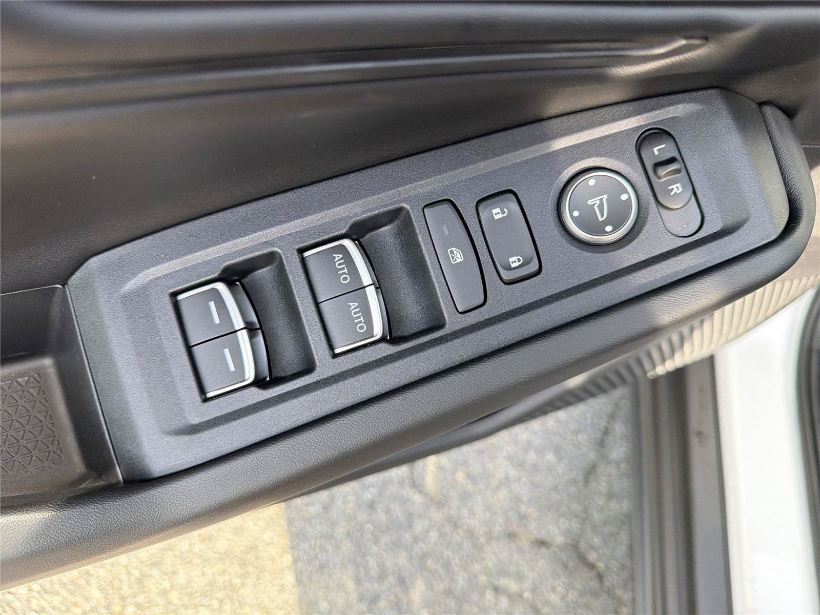 Used 2025 Honda Accord SE image 27