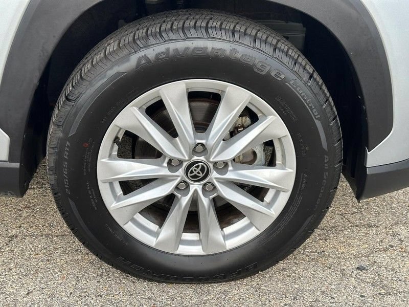 Used 2022 Toyota Corolla Cross LE AWD/4WD image 4