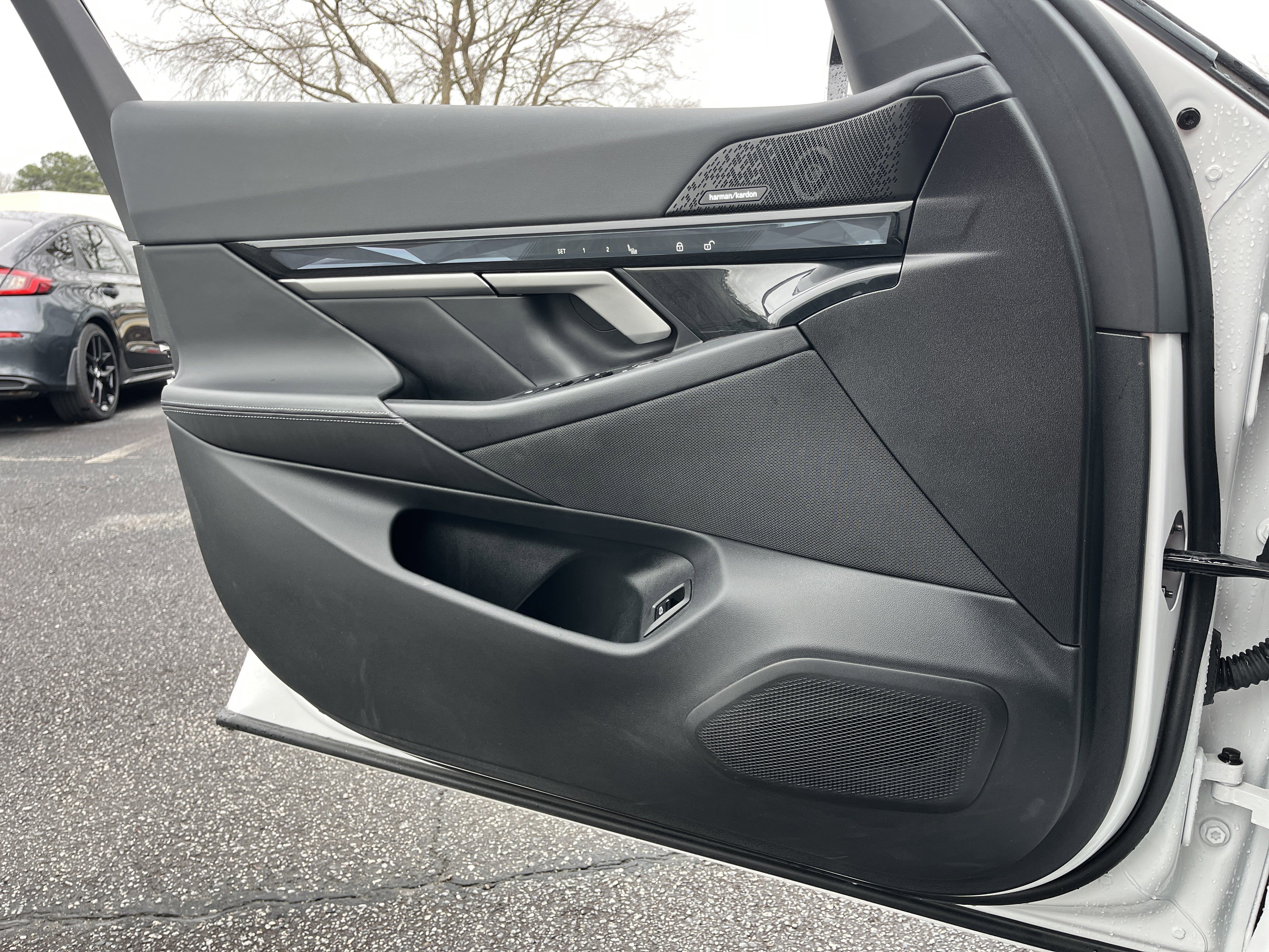 Used 2025 BMW i5 eDrive40i image 14