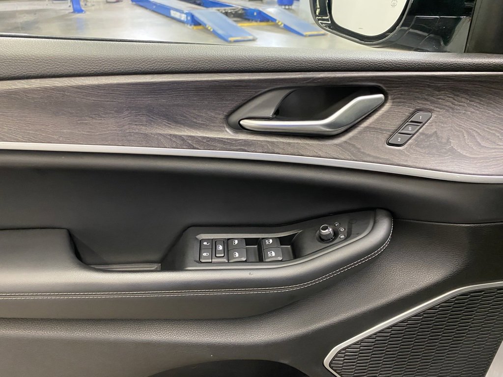 Used 2023 Jeep Grand Cherokee 4WD 4xe image 25