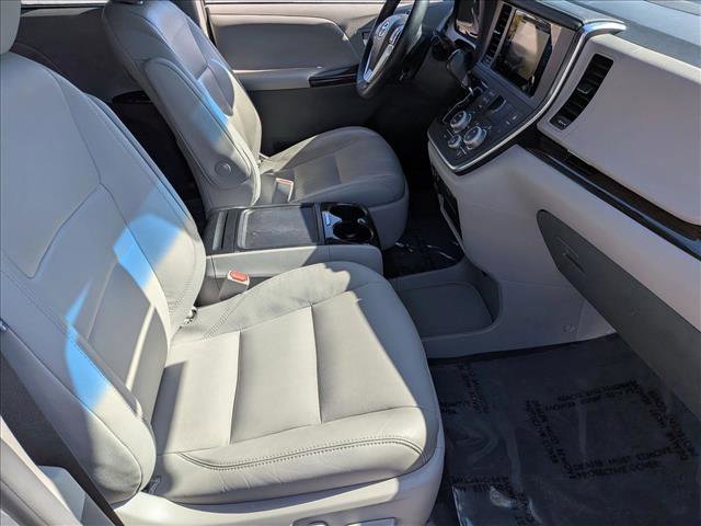 Used 2017 Toyota Sienna XLE Premium image 21