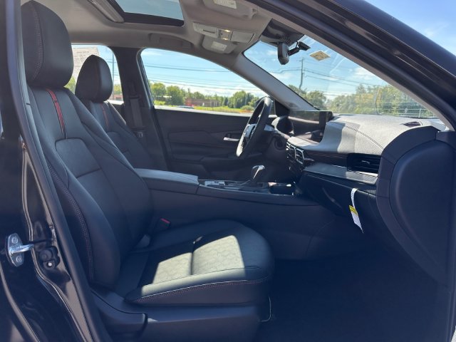 Certified 2026 Nissan Sentra SR w/ SR Premium Package FWD image 31