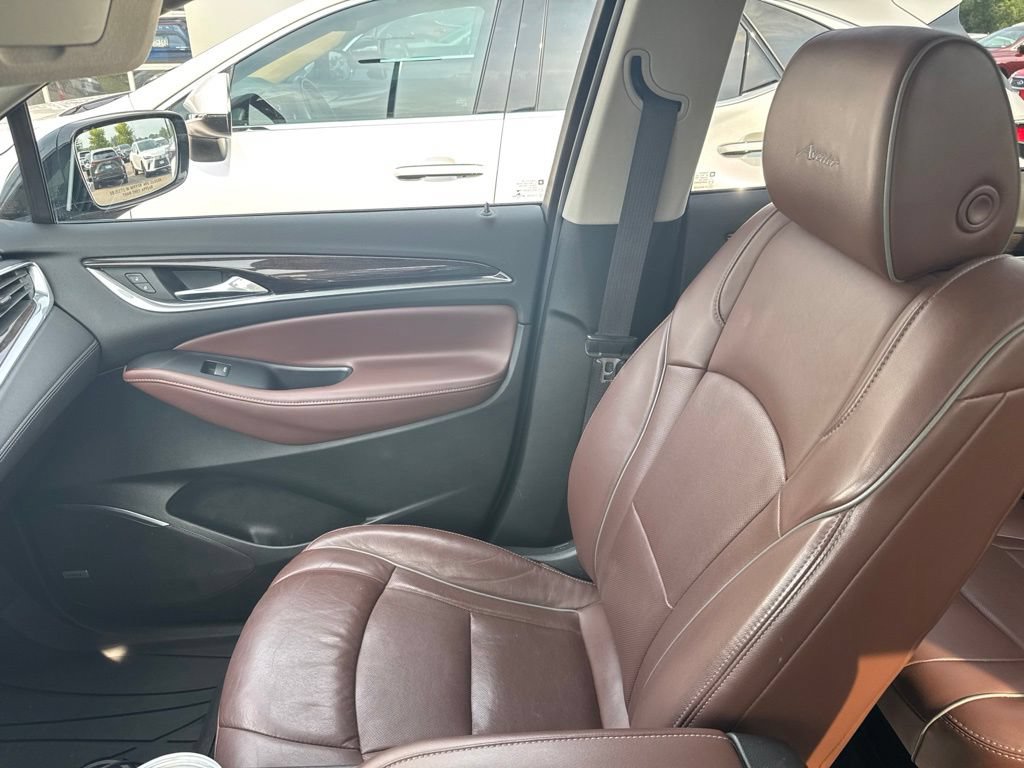 Used 2018 Buick Enclave Avenir w/ Avenir Technology Package AWD/4WD image 18