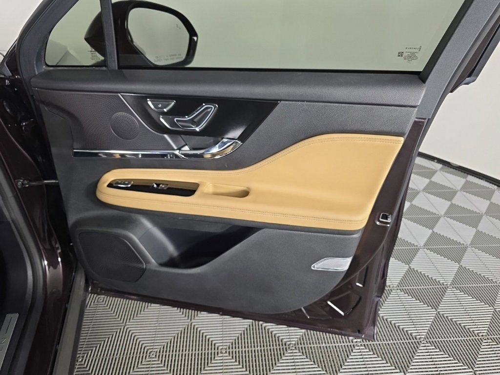 Used 2023 Lincoln Corsair Reserve w/ Equipment Group 201A image 40