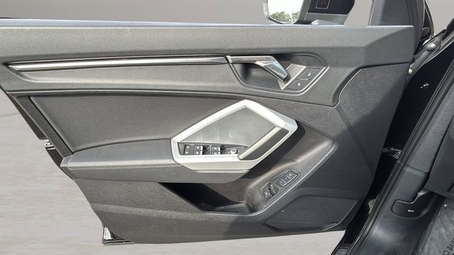 Used 2023 Audi Q3 2.0T Premium image 17