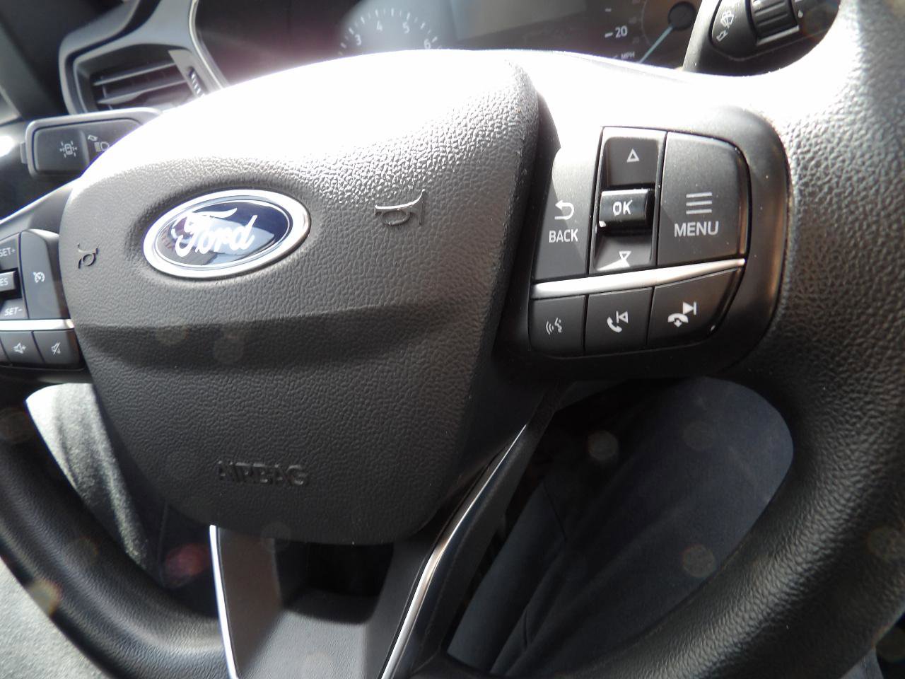 Used 2020 Ford Escape SE image 12