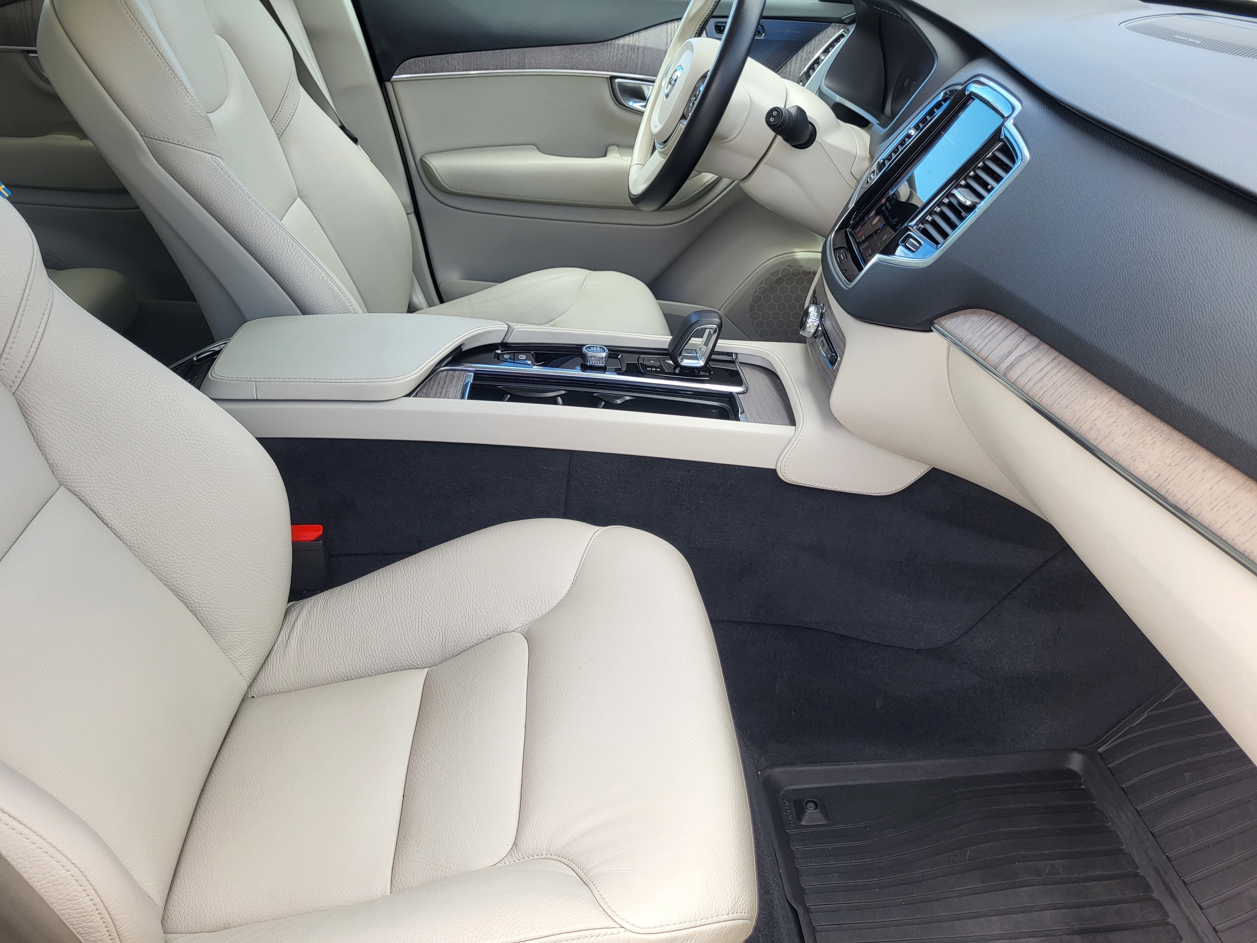 Certified 2024 Volvo XC90 T8 Plus w/ Protection Package Premier image 11