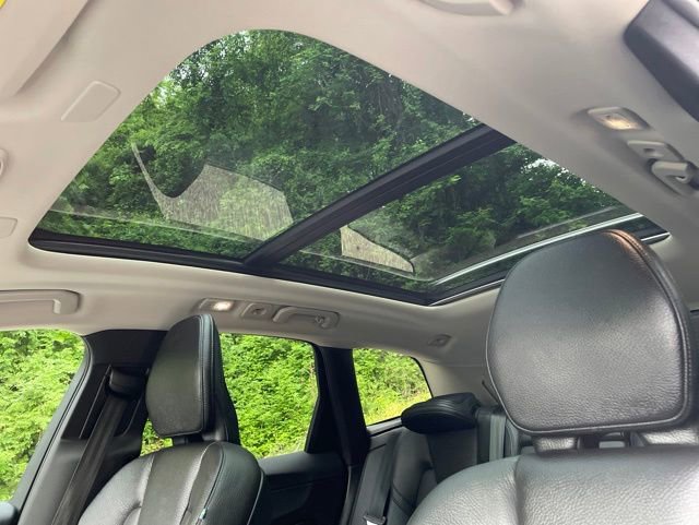 Certified 2023 Volvo XC60 B5 Plus AWD/4WD image 24