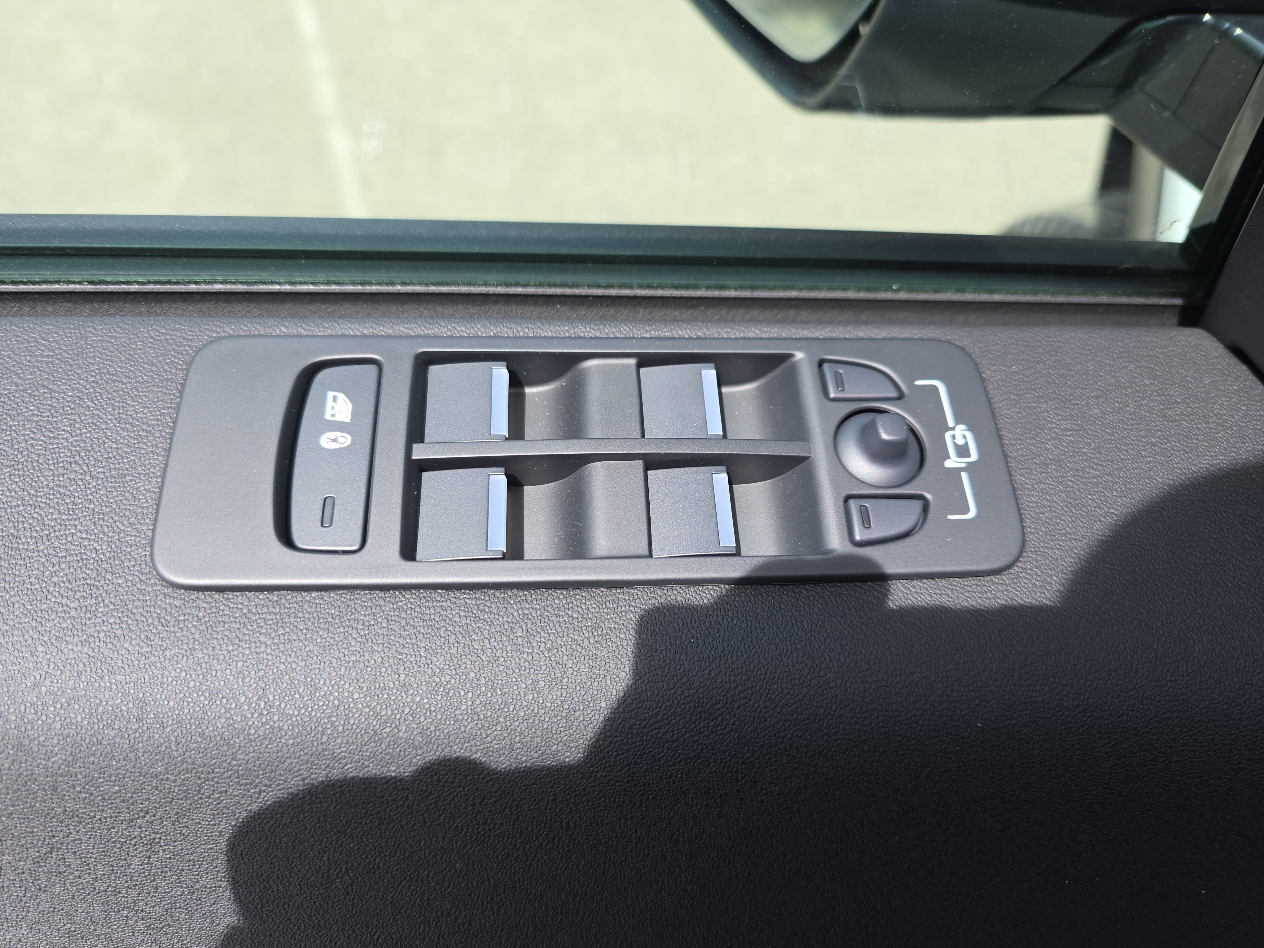 New 2026 Land Rover Discovery Sport Landmark AWD/4WD image 27