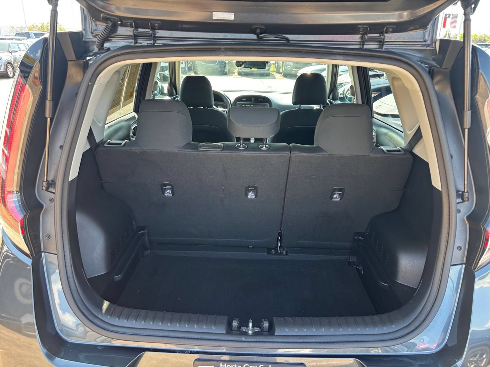 Used 2025 Kia Soul LX w/ LX Technology Package FWD image 24