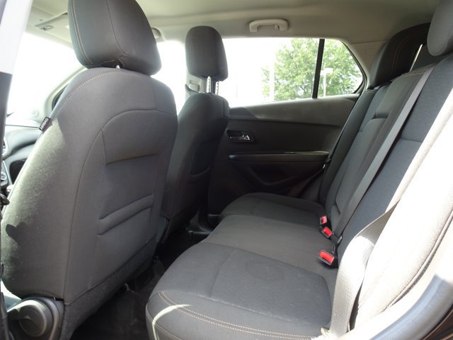 Used 2022 Chevrolet Trax LS w/ Tint and Cruise Package AWD/4WD image 14