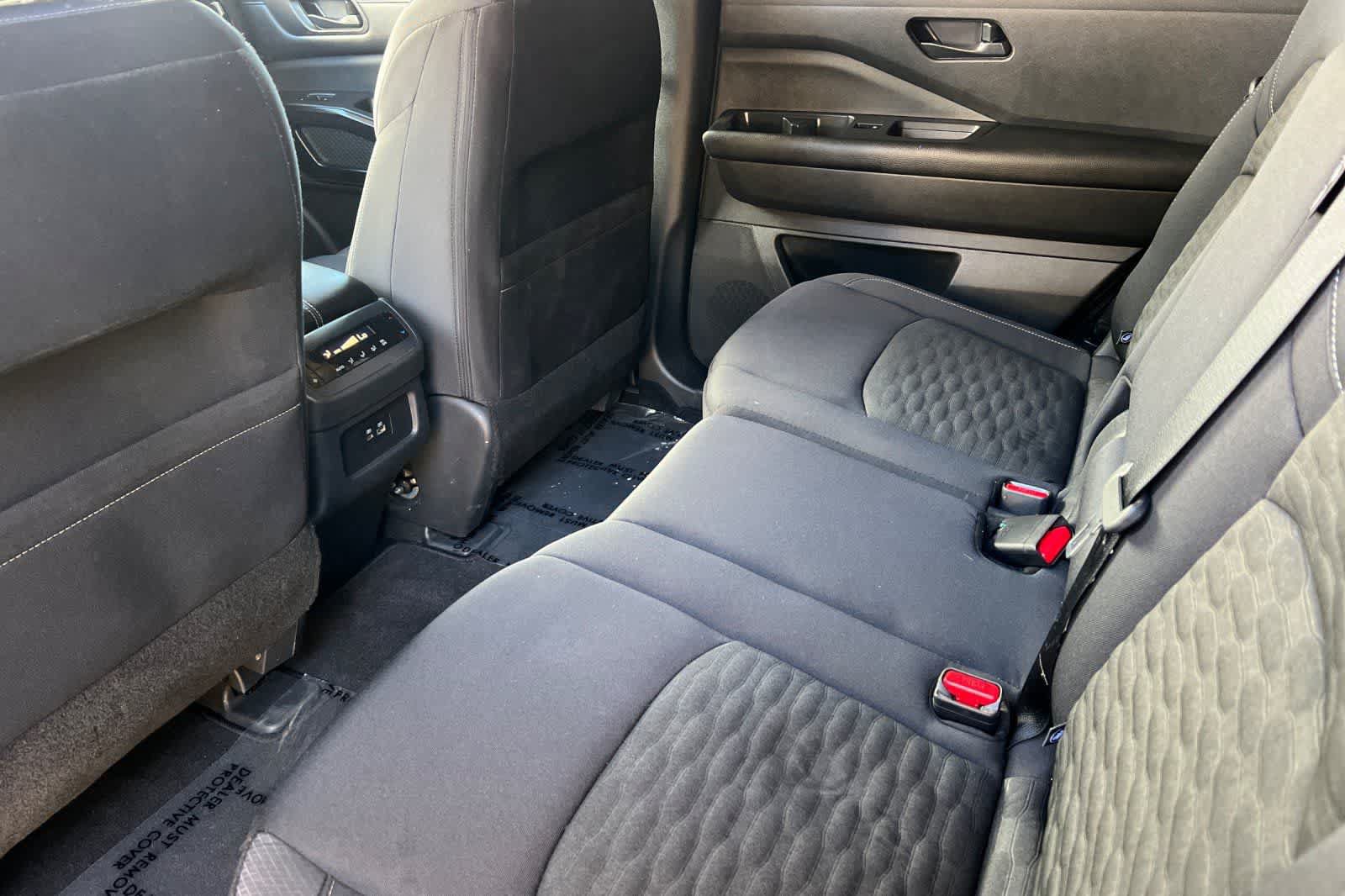 Certified 2024 Nissan Pathfinder SV FWD image 5