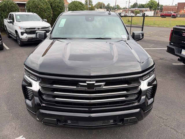 New 2026 Chevrolet Silverado 1500 High Country w/ Midnight Edition AWD/4WD image 2