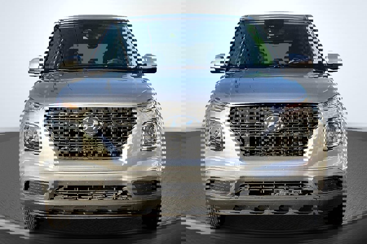 Used 2024 Hyundai Venue SE image 3