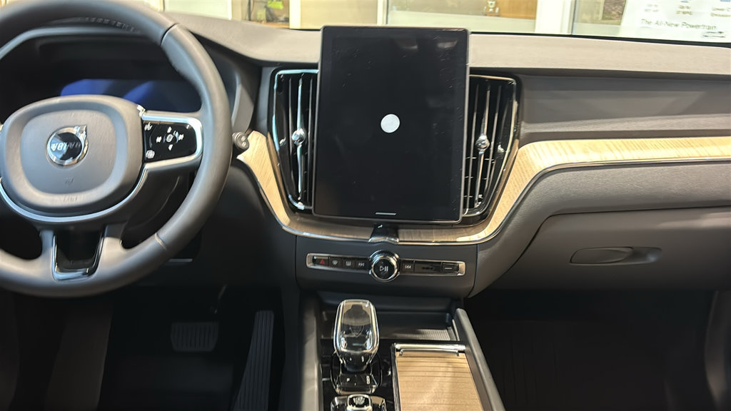 New 2027 Volvo XC60 B5 Plus AWD/4WD image 5