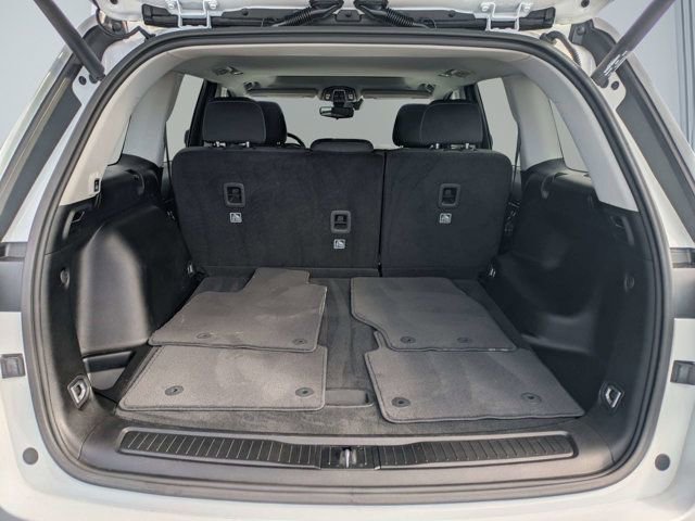 Used 2023 Jeep Grand Cherokee Laredo w/ Luxury Tech Group I AWD/4WD image 5