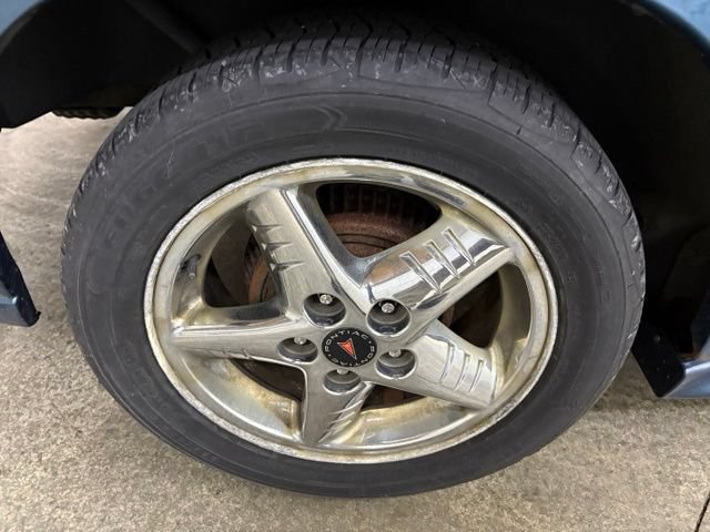 Used 2002 Pontiac Grand Am SE w/ Solid Value Appearance Pkg FWD image 8
