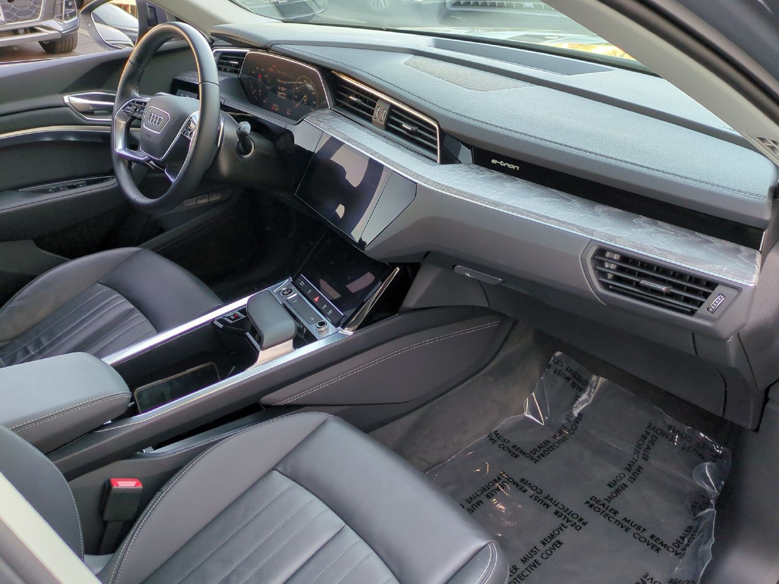 Used 2024 Audi Q8 e-tron Premium AWD/4WD image 22