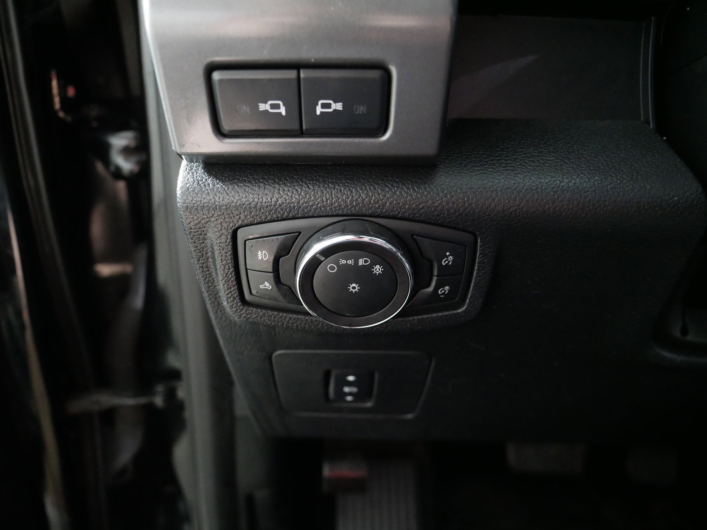 Used 2017 Ford F150 XLT w/ Equipment Group 302A Luxury AWD/4WD image 26