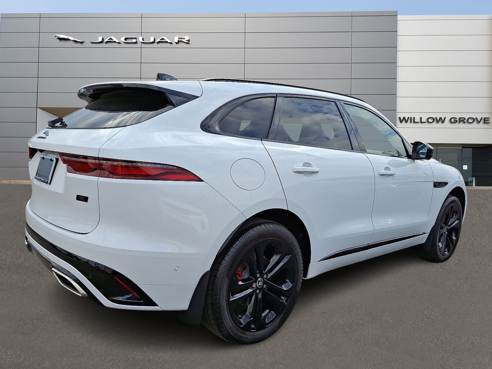 New 2026 Jaguar F-PACE R-Dynamic S image 2