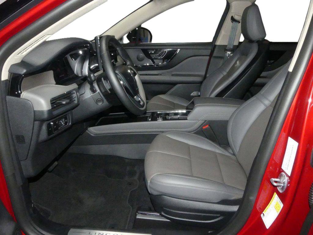 New 2025 Lincoln Corsair Reserve w/ Rear Removable Package Tray image 8