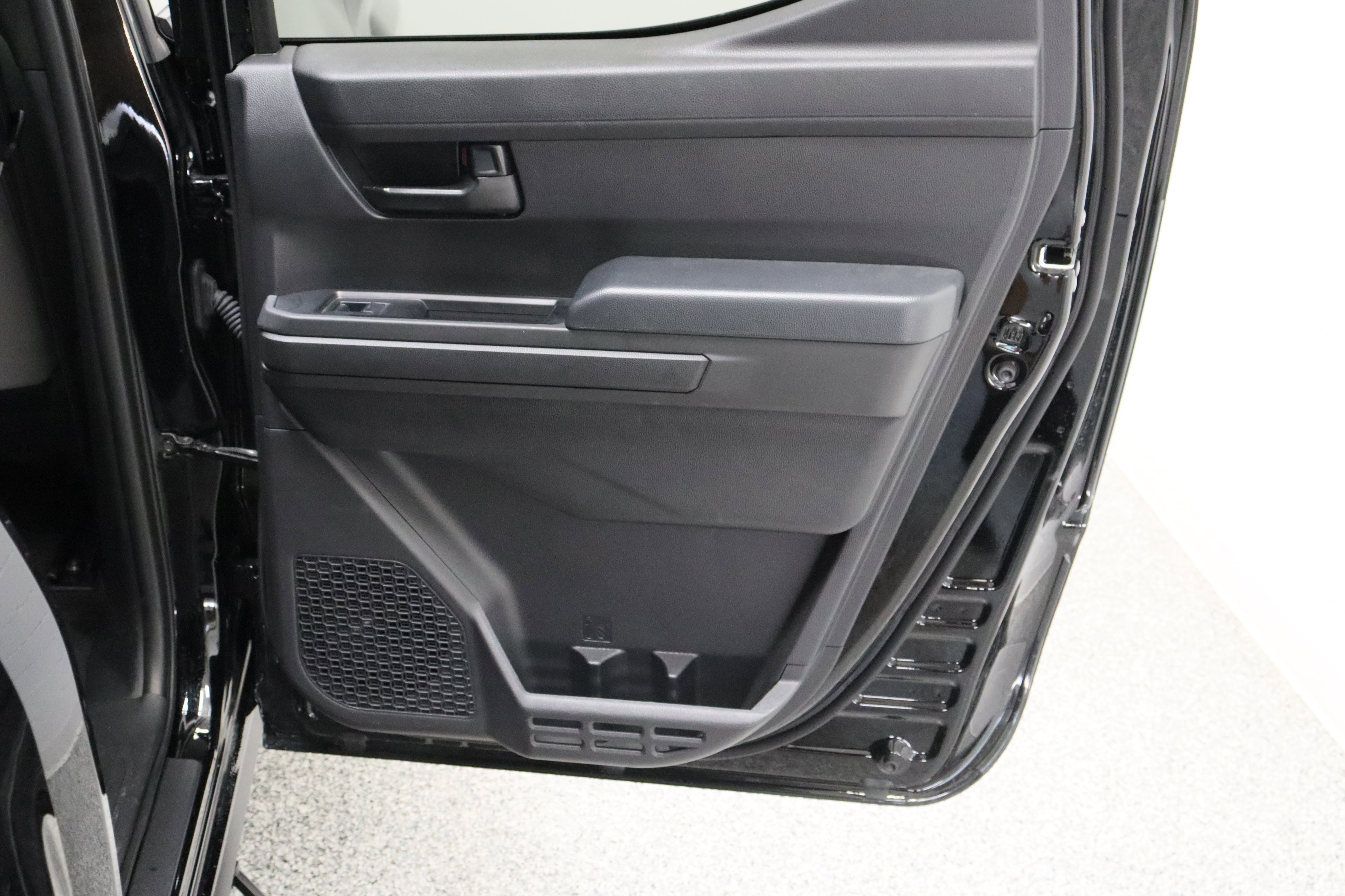 Used 2025 Toyota Tacoma SR5 AWD/4WD image 32