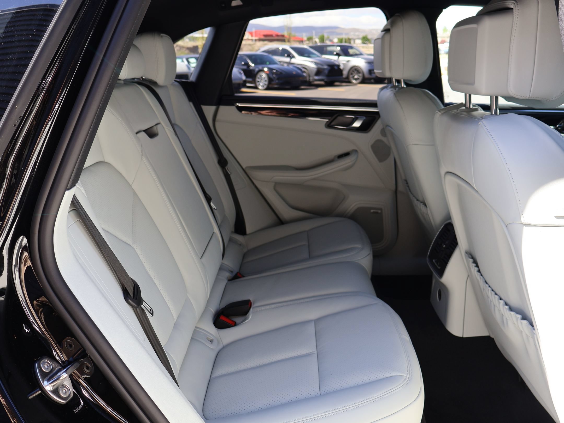 New 2026 Porsche Macan AWD/4WD image 25