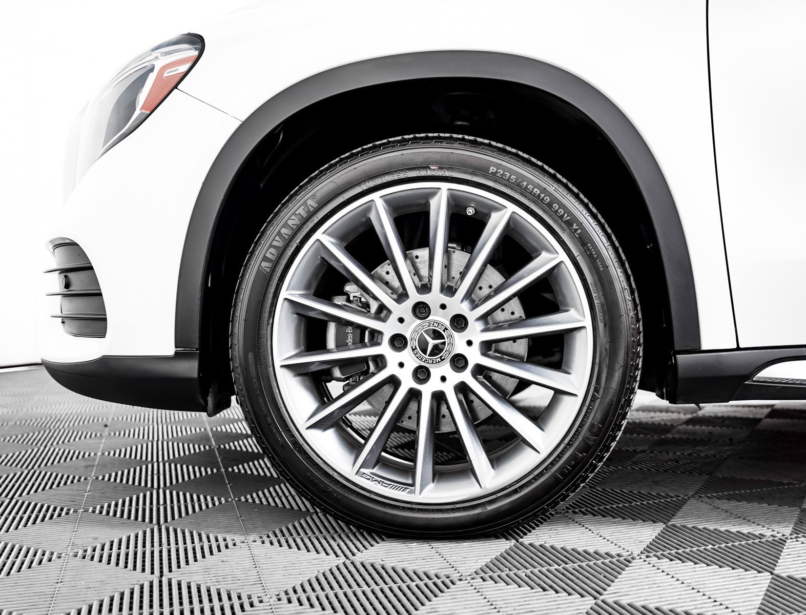 Used 2019 Mercedes-Benz GLA 250 4MATIC image 4