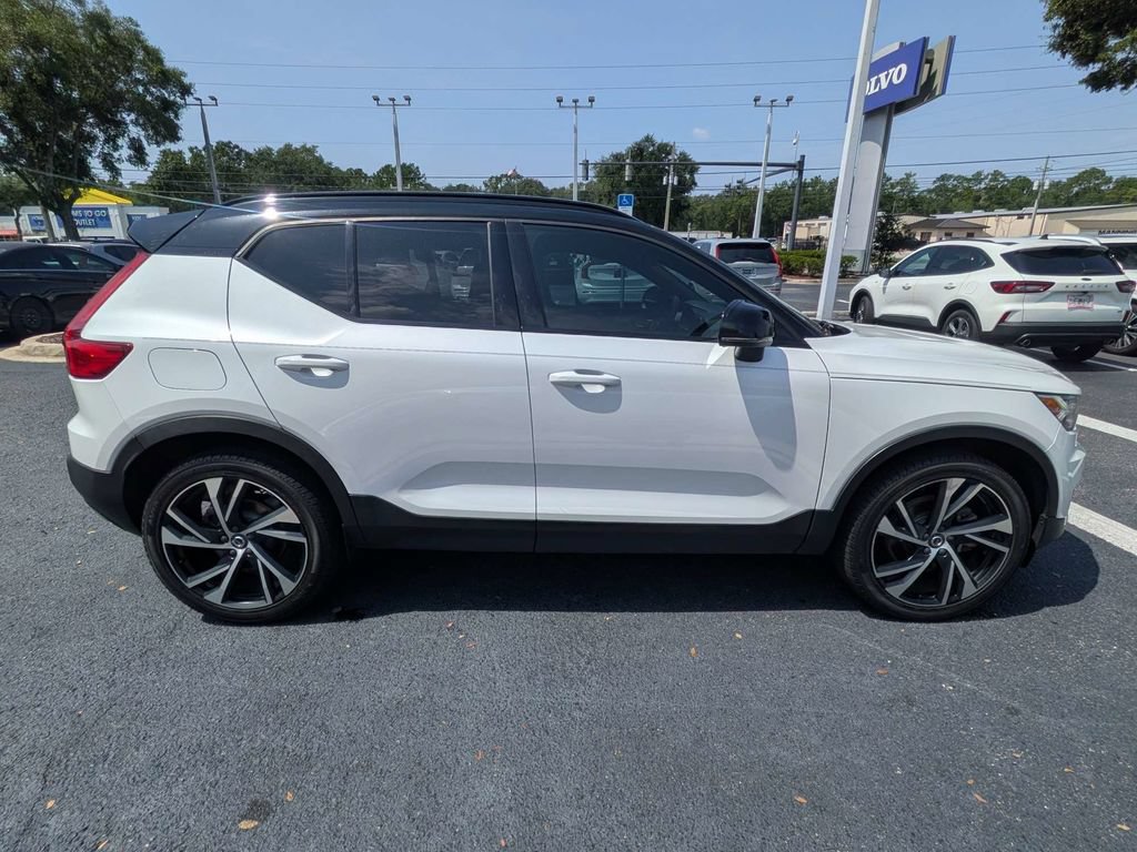 Used 2020 Volvo XC40 T4 R-Design FWD image 7