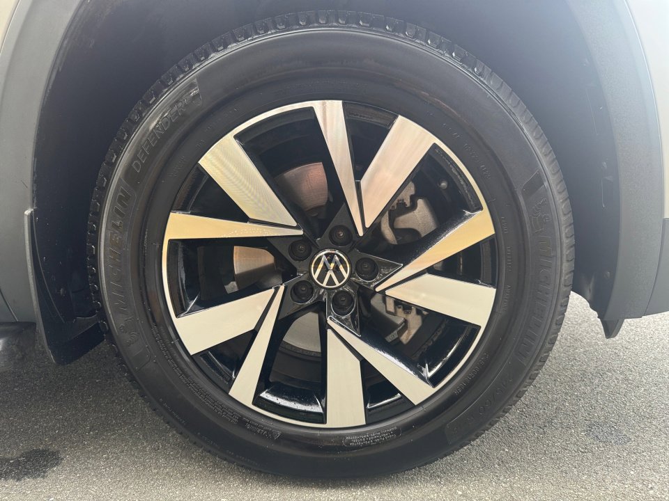 Used 2021 Volkswagen Atlas Cross Sport SE image 28