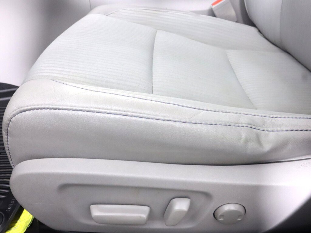 Used 2019 Toyota Highlander Plus AWD/4WD image 25