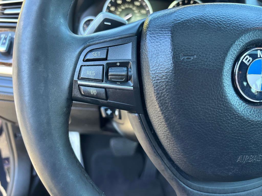 Used 2013 BMW 750i image 17