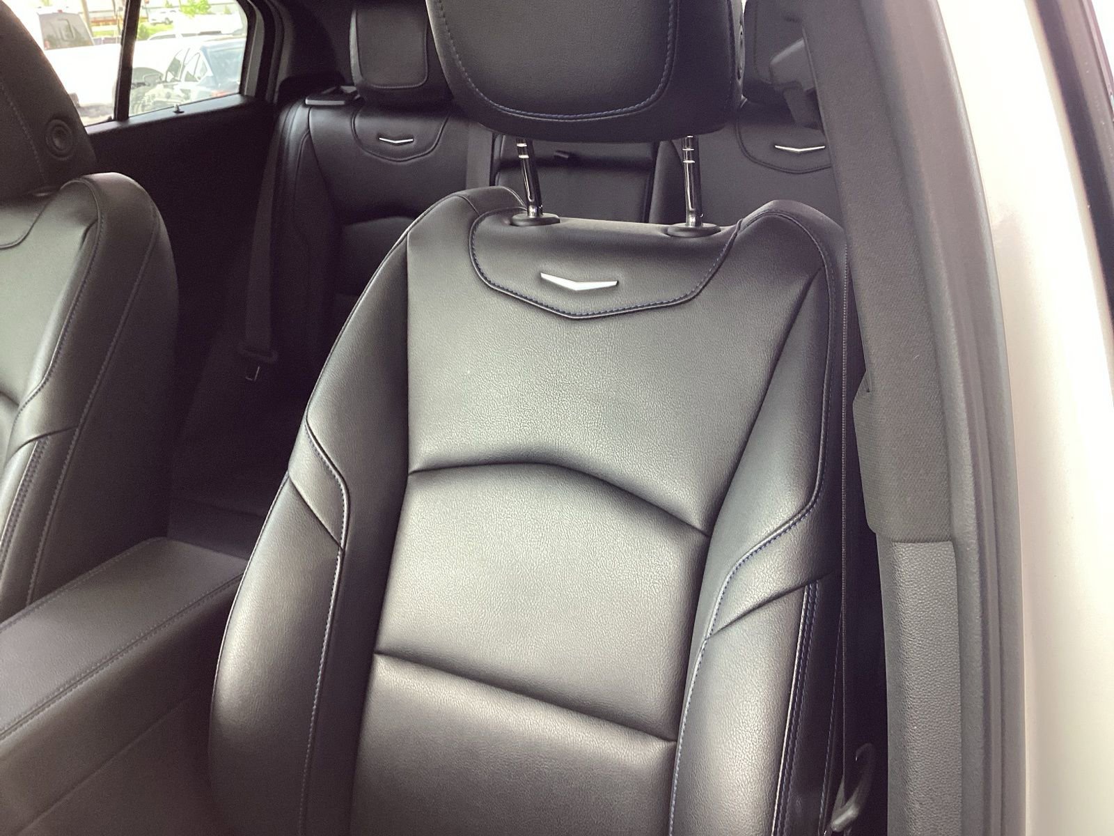 Used 2024 Cadillac XT4 Sport w/ Technology Package image 11