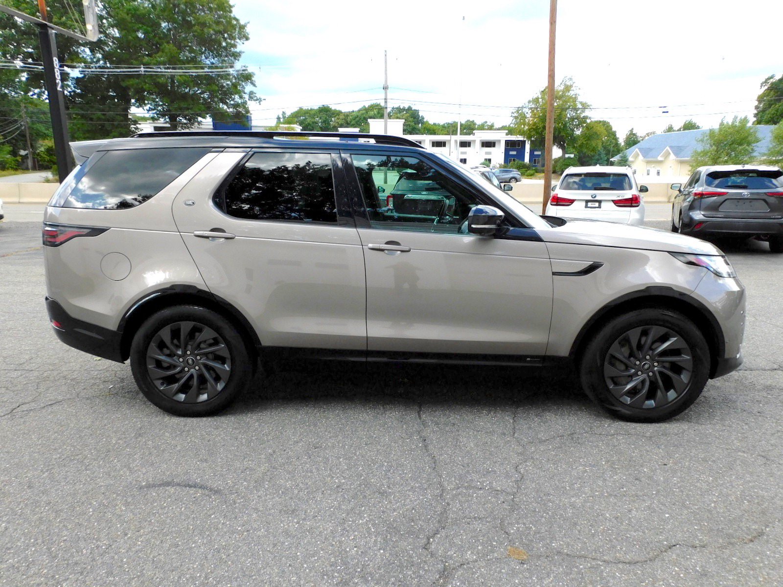 Used 2022 Land Rover Discovery S R-Dynamic AWD/4WD image 6