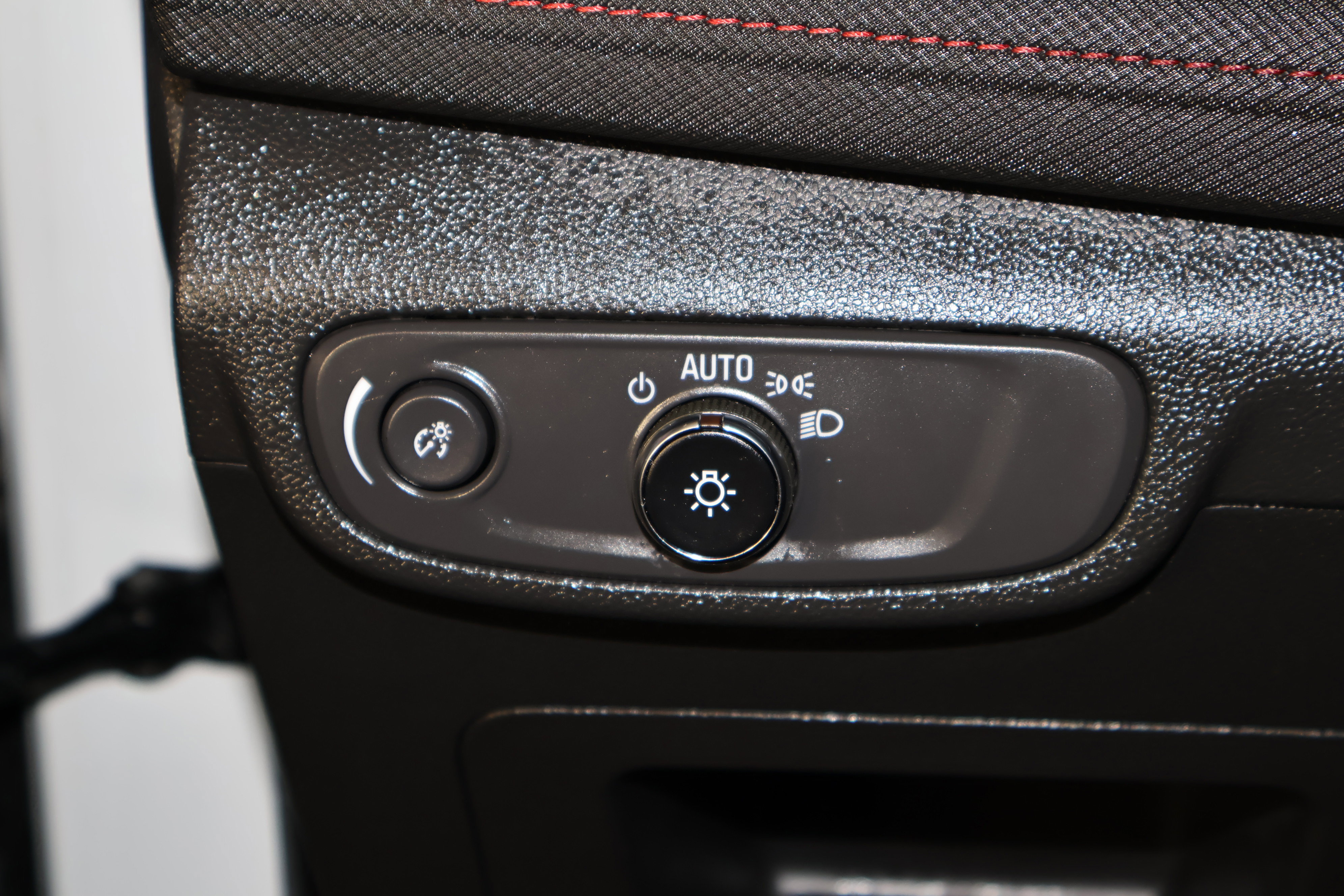 Used 2025 Chevrolet TrailBlazer RS w/ Convenience Package image 34