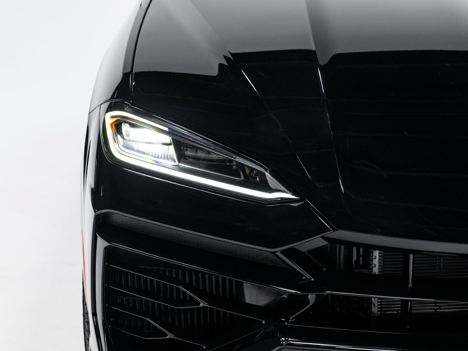 Used 2025 Lamborghini Urus SE AWD/4WD image 15