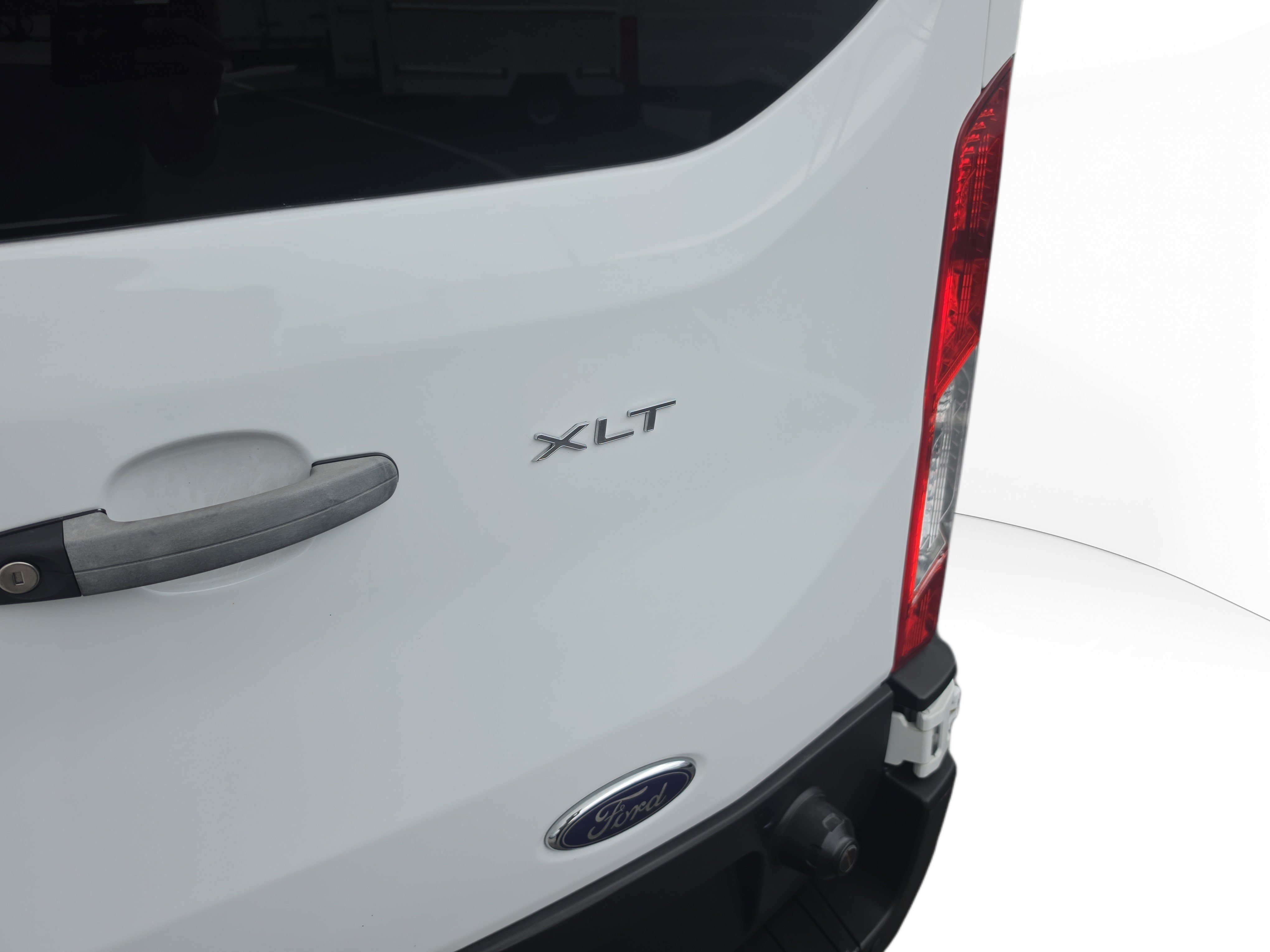 Used 2024 Ford Transit 350 XLT RWD image 8