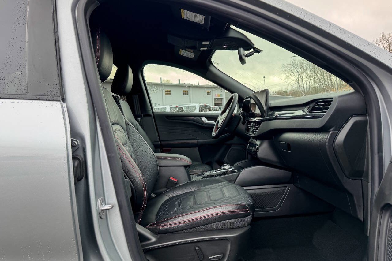 Used 2023 Ford Escape ST-Line Elite w/ Premium Technology Package AWD/4WD image 12