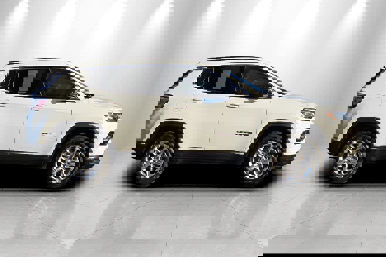 Used 2024 Jeep Compass Latitude image 8