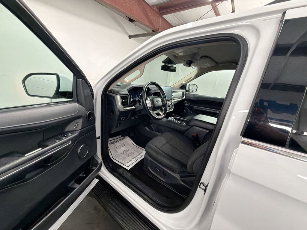 Used 2024 Ford Expedition XLT RWD image 10