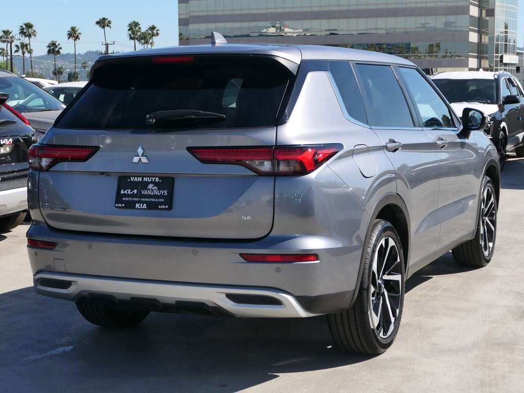 Used 2024 Mitsubishi Outlander SE AWD/4WD image 4