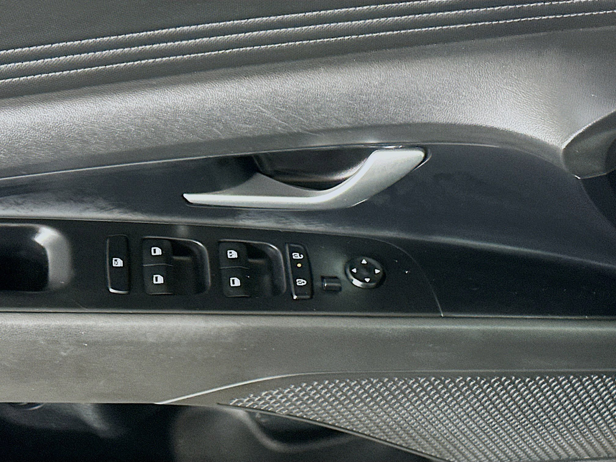 Used 2025 Hyundai Elantra SEL FWD image 15