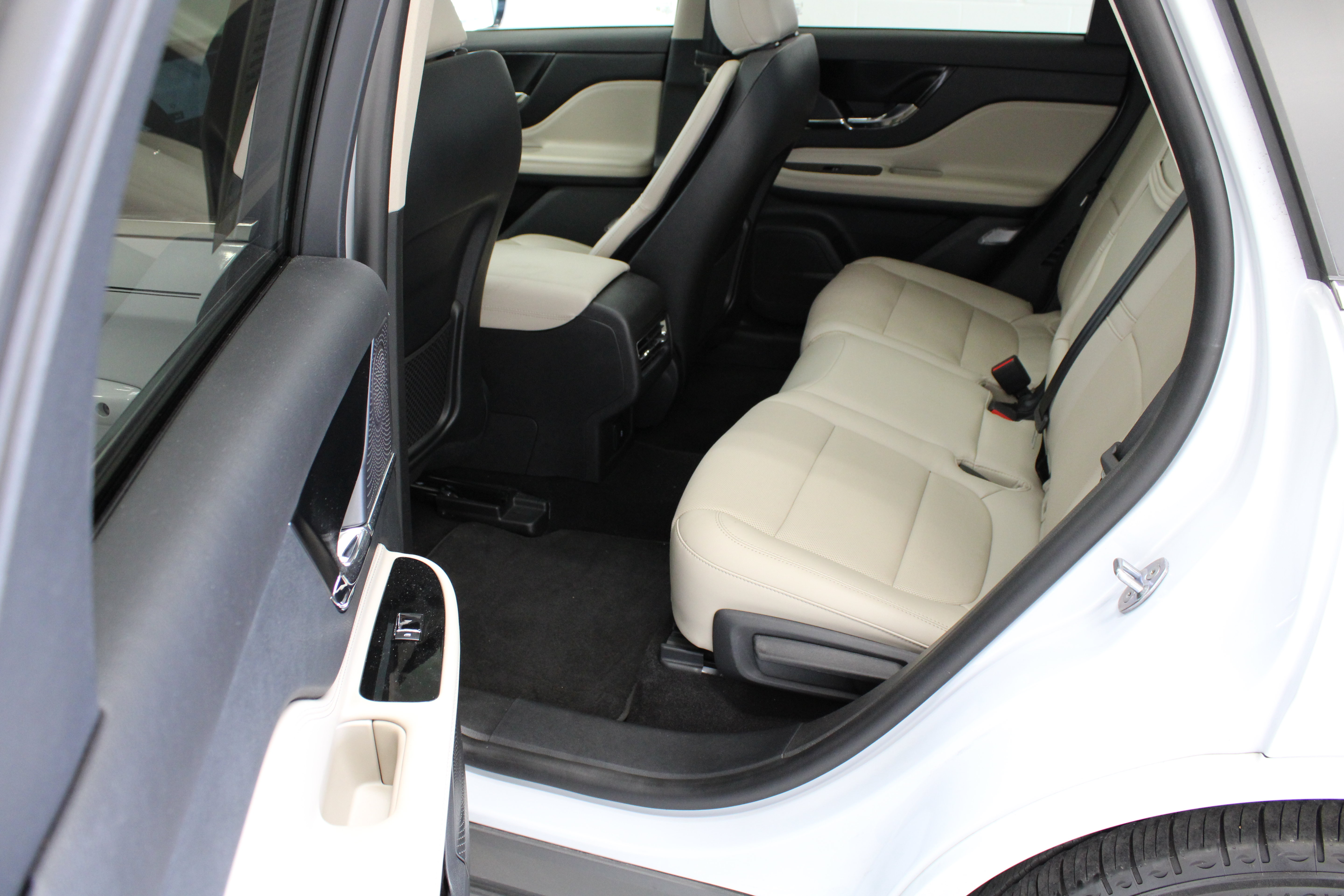 Used 2025 Lincoln Corsair Grand Touring AWD/4WD image 30