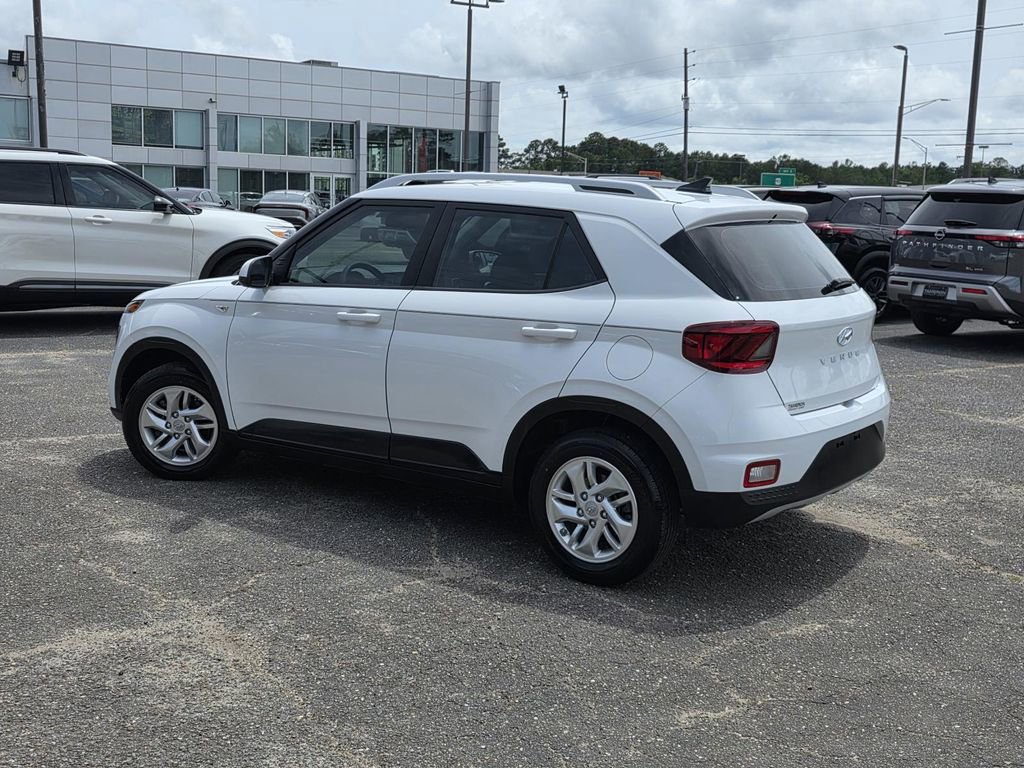 Used 2020 Hyundai Venue SEL FWD image 5